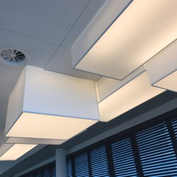 Combinatie rechte lampenkappen, kantoor Amsterdam Noord